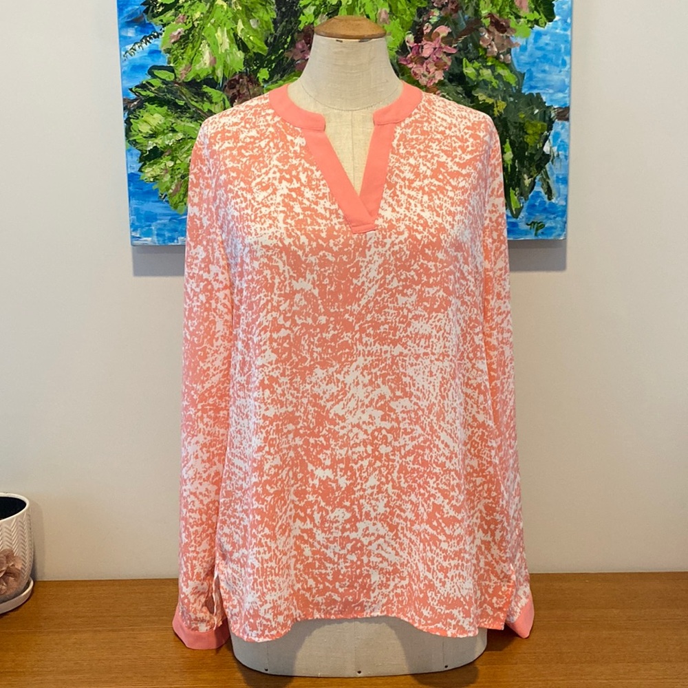 Kenneth Cole long sleeved blouse with roll up option. Coral and white pattern. M